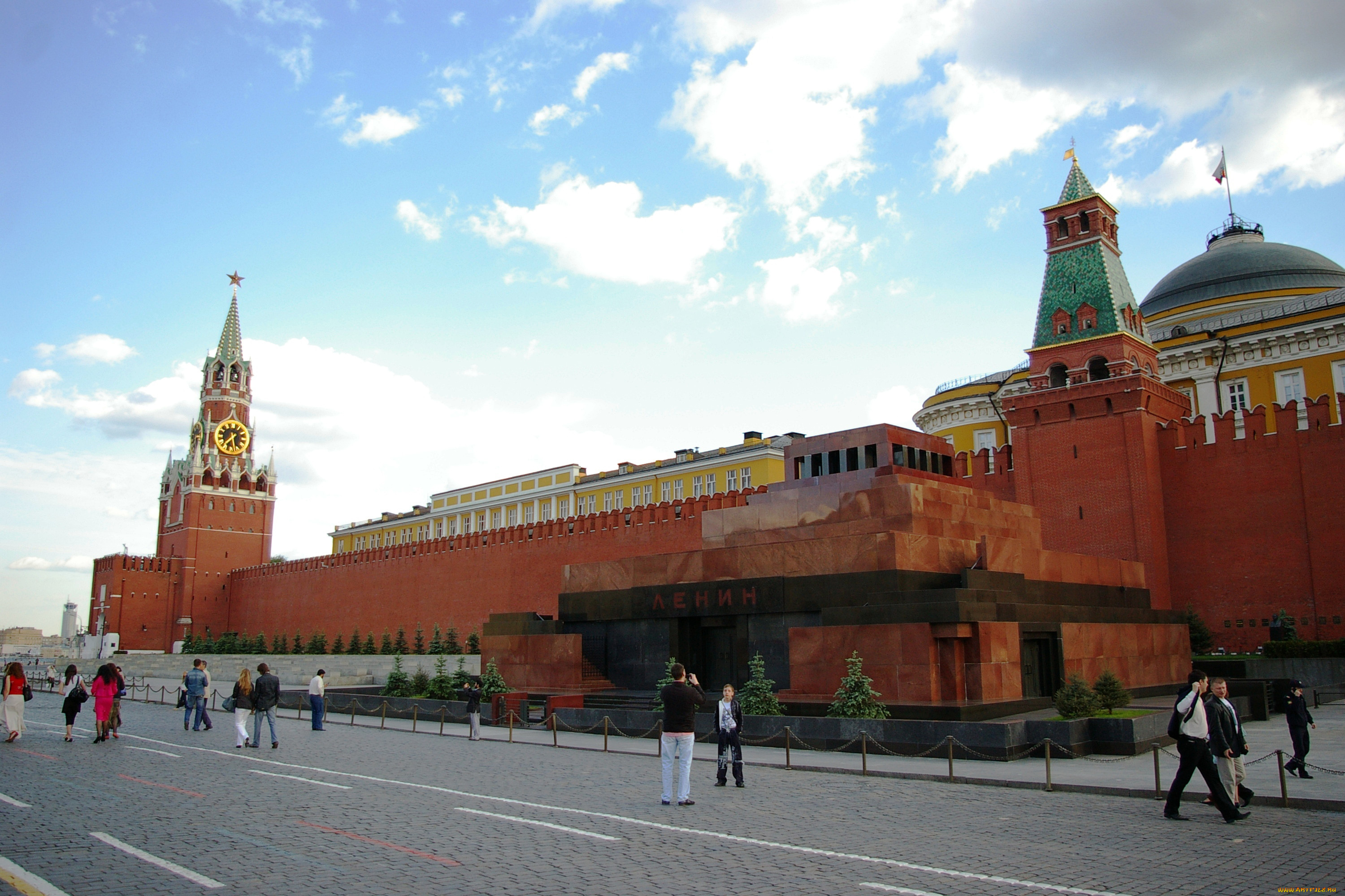 Красный сходить. Красная площадь Москва мавзолей. Ленин на красной площади в мавзолее.